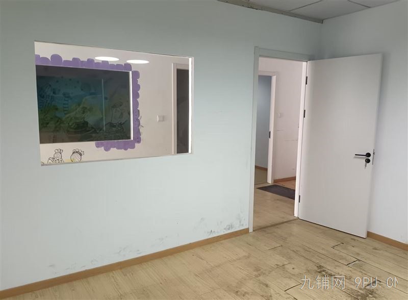 城南蝶湖湾商业街 89平租金4万3一年 有100平的露台适合外卖餐饮办公室美容美发